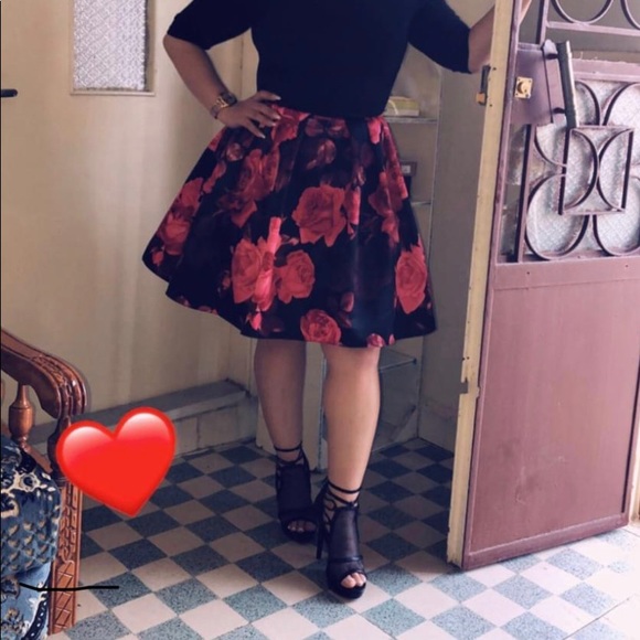 A dress - Picture 1 of 2